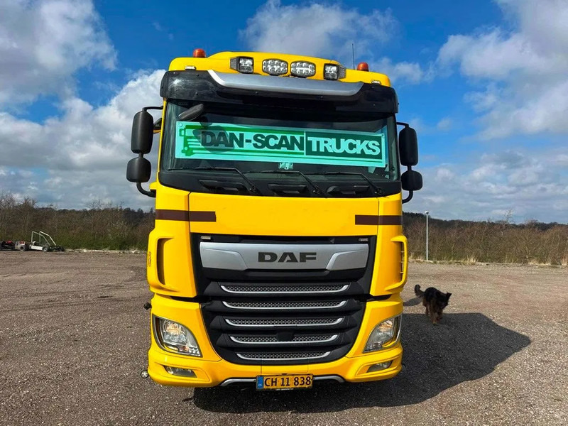 DAF XF 530 Hoglift with knæk arm. - Horgos rakodó teherautó: 4 kép. DAF XF 530 Hoglift with knæk arm. - Horgos rakodó teherautó: 4 kép.