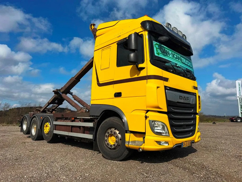 DAF XF 530 Hoglift with knæk arm. - Horgos rakodó teherautó: 2 kép. DAF XF 530 Hoglift with knæk arm. - Horgos rakodó teherautó: 2 kép.