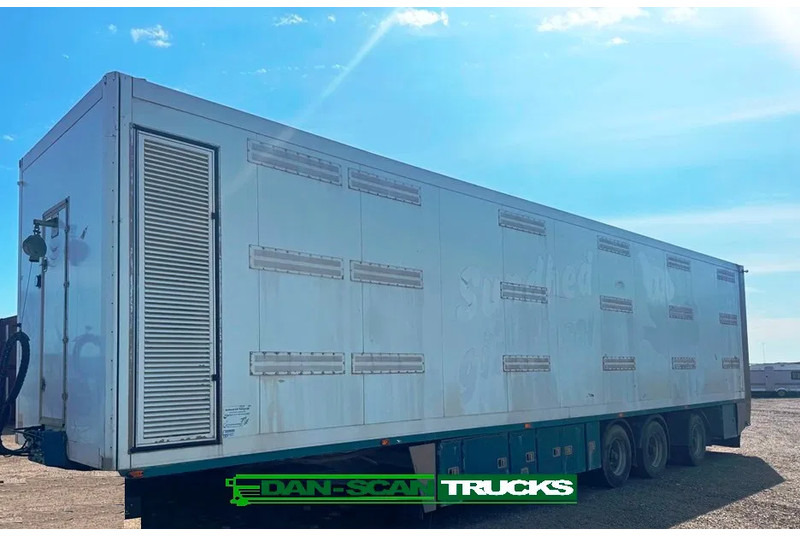 Fliegl Vandborg 3 stock pig trailer - Félpótkocsi állatszállító: 1 kép. Fliegl Vandborg 3 stock pig trailer - Félpótkocsi állatszállító: 1 kép.