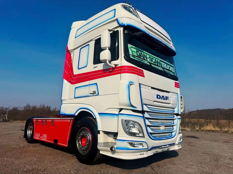 DAF XF 450 DAF XF 450 Special Interior. 706000 km. Euro 6 - Nyergesvontató: 2 kép. DAF XF 450 DAF XF 450 Special Interior. 706000 km. Euro 6 - Nyergesvontató: 2 kép.