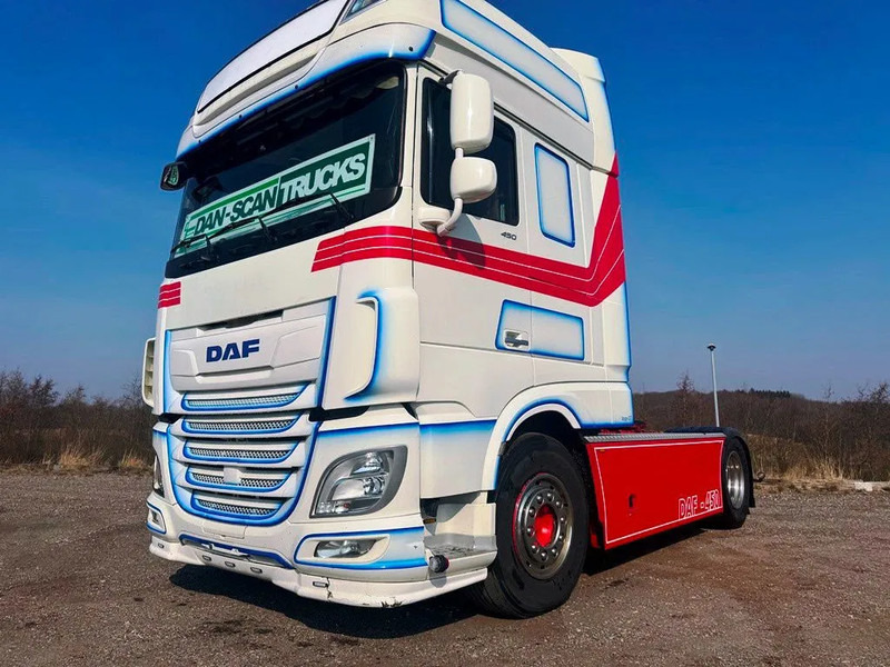 DAF XF 450 DAF XF 450 Special Interior. 706000 km. Euro 6 - Nyergesvontató: 1 kép. DAF XF 450 DAF XF 450 Special Interior. 706000 km. Euro 6 - Nyergesvontató: 1 kép.