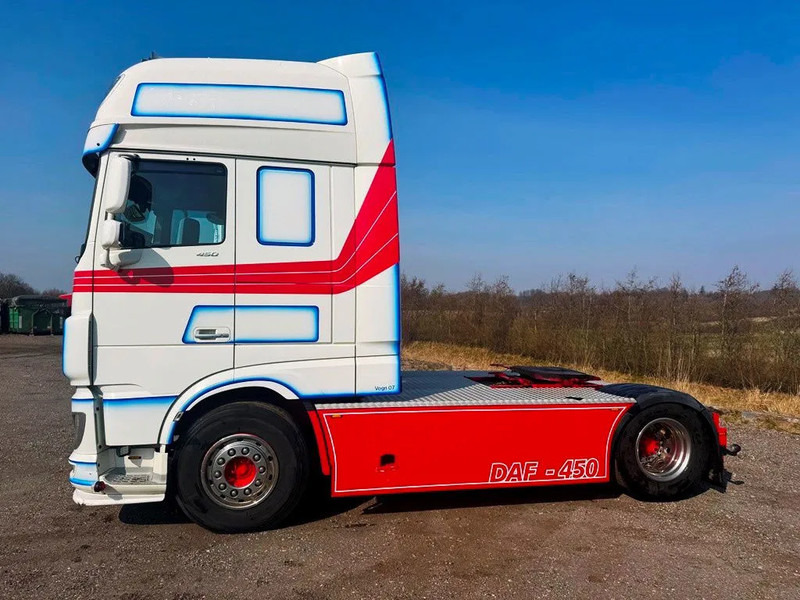 DAF XF 450 DAF XF 450 Special Interior. 706000 km. Euro 6 - Nyergesvontató: 4 kép. DAF XF 450 DAF XF 450 Special Interior. 706000 km. Euro 6 - Nyergesvontató: 4 kép.