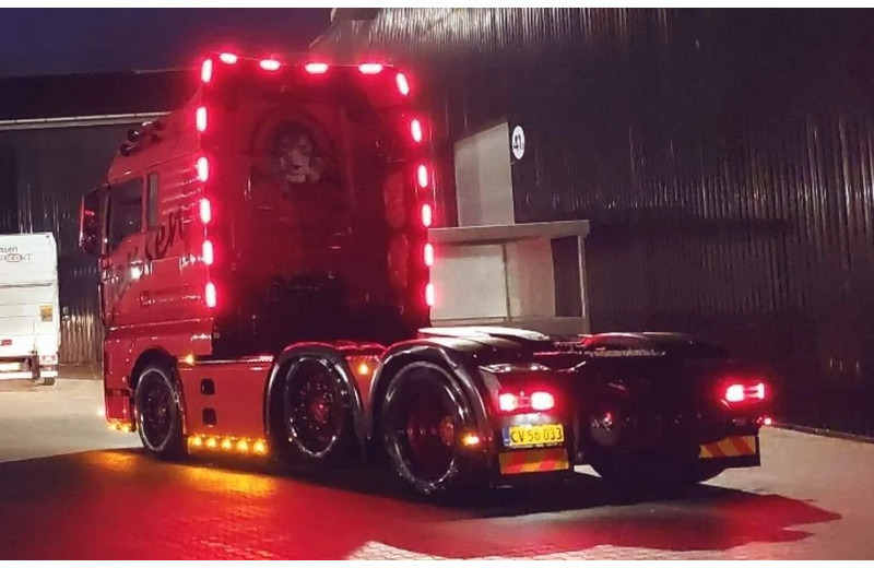 MAN TGX 26.510 2stk . Special interior. pusher 6x2/2. - Nyergesvontató: 4 kép. MAN TGX 26.510 2stk . Special interior. pusher 6x2/2. - Nyergesvontató: 4 kép.
