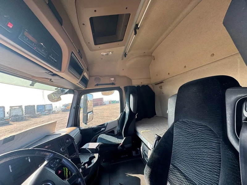 Nyergesvontató Mercedes-Benz Actros 1843 Euro 6.: 12 kép.