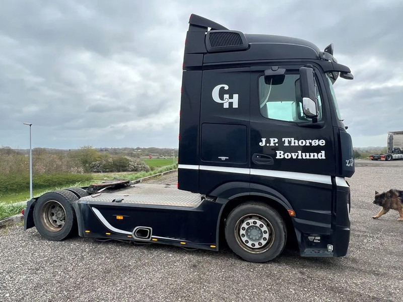 Mercedes-Benz Actros 1843 Special Interior. Air / Air suspension. Euro 6 - Nyergesvontató: 5 kép. Mercedes-Benz Actros 1843 Special Interior. Air / Air suspension. Euro 6 - Nyergesvontató: 5 kép.