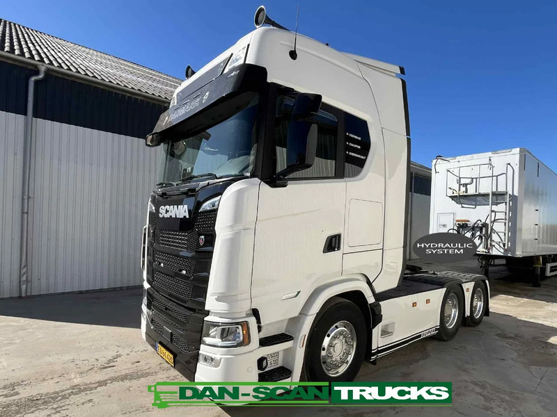 Scania 560S Super NGS SUPER .Air / Air suspension. hydr. system. - Nyergesvontató: 1 kép. Scania 560S Super NGS SUPER .Air / Air suspension. hydr. system. - Nyergesvontató: 1 kép.