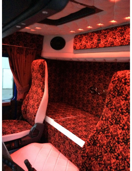 Scania R143-450 V8 - Nyergesvontató: 5 kép. Scania R143-450 V8 - Nyergesvontató: 5 kép.