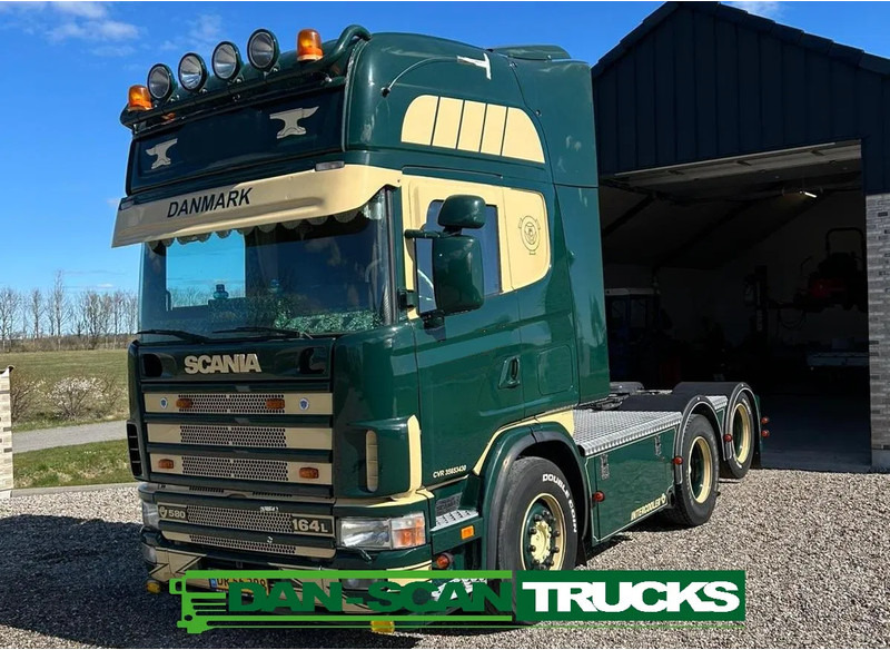 Scania R164-580 V8 Special Interior. - Nyergesvontató: 4 kép. Scania R164-580 V8 Special Interior. - Nyergesvontató: 4 kép.