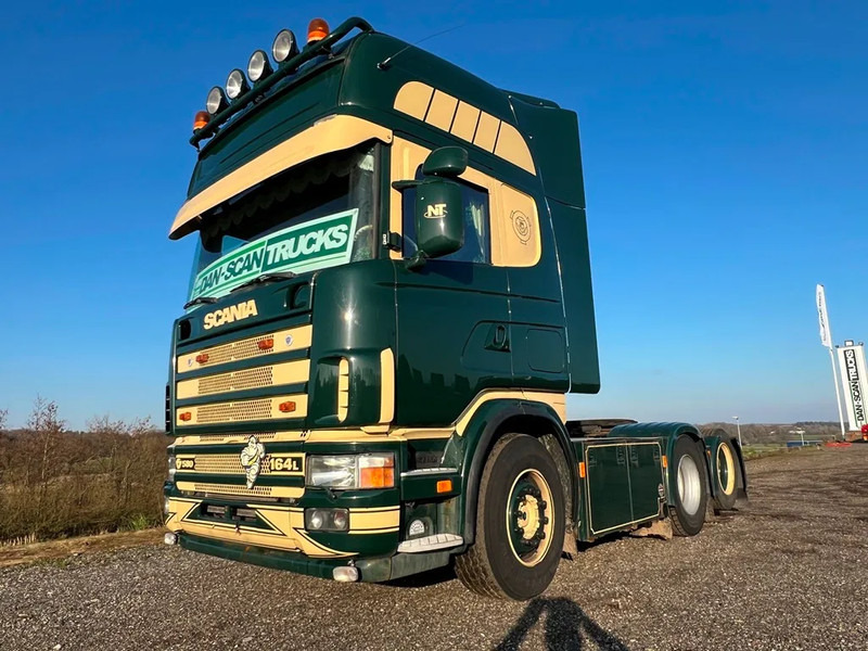 Scania R164-580 V8 Special Interior. - Nyergesvontató: 1 kép. Scania R164-580 V8 Special Interior. - Nyergesvontató: 1 kép.