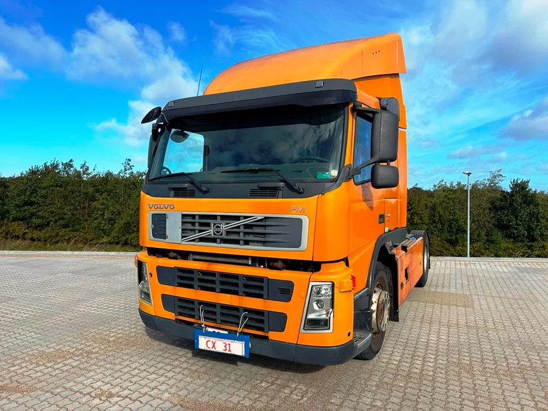Volvo FM 340 tractor unit. - Nyergesvontató: 4 kép. Volvo FM 340 tractor unit. - Nyergesvontató: 4 kép.