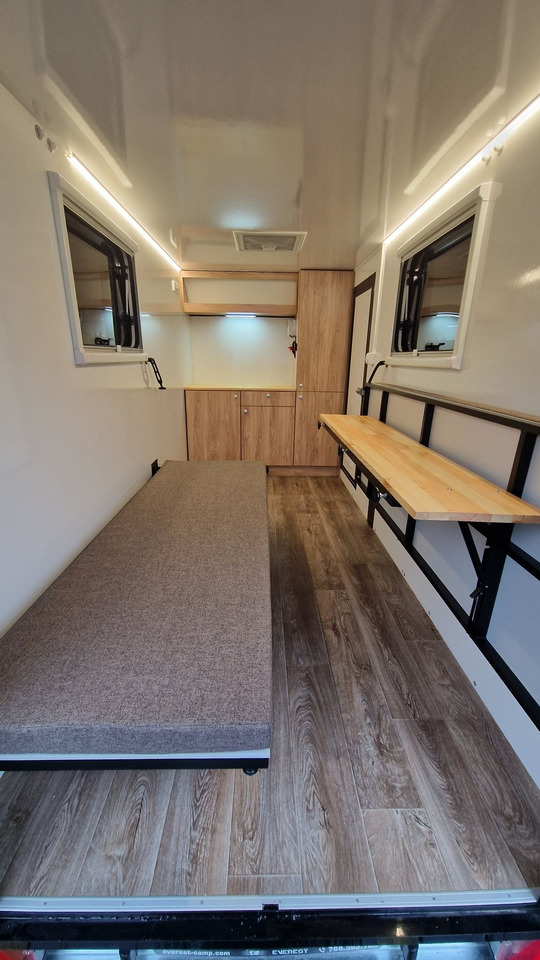 Everest MiniCamp przyczepa kempingowa Ciężarowa towarowa - Lakókocsi: 3 kép. Everest MiniCamp przyczepa kempingowa Ciężarowa towarowa - Lakókocsi: 3 kép.