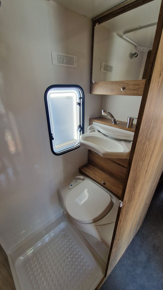 N-LAZUR Niewiadów Nowa Przyczepa Kempingowa dla 4 osób z Łazienką - Lakókocsi: 4 kép. N-LAZUR Niewiadów Nowa Przyczepa Kempingowa dla 4 osób z Łazienką - Lakókocsi: 4 kép.