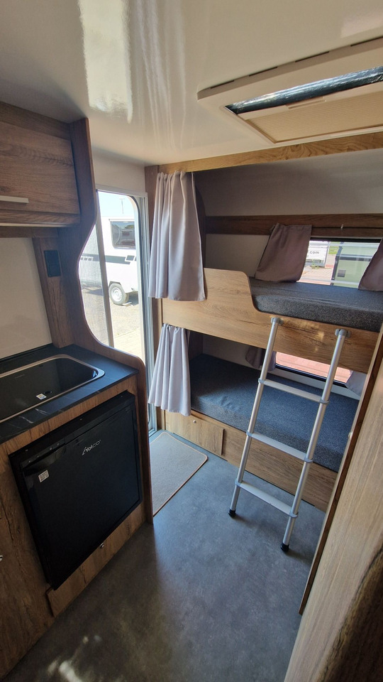 N-LAZUR Niewiadów Nowa Przyczepa Kempingowa dla 4 osób z Łazienką - Lakókocsi: 3 kép. N-LAZUR Niewiadów Nowa Przyczepa Kempingowa dla 4 osób z Łazienką - Lakókocsi: 3 kép.