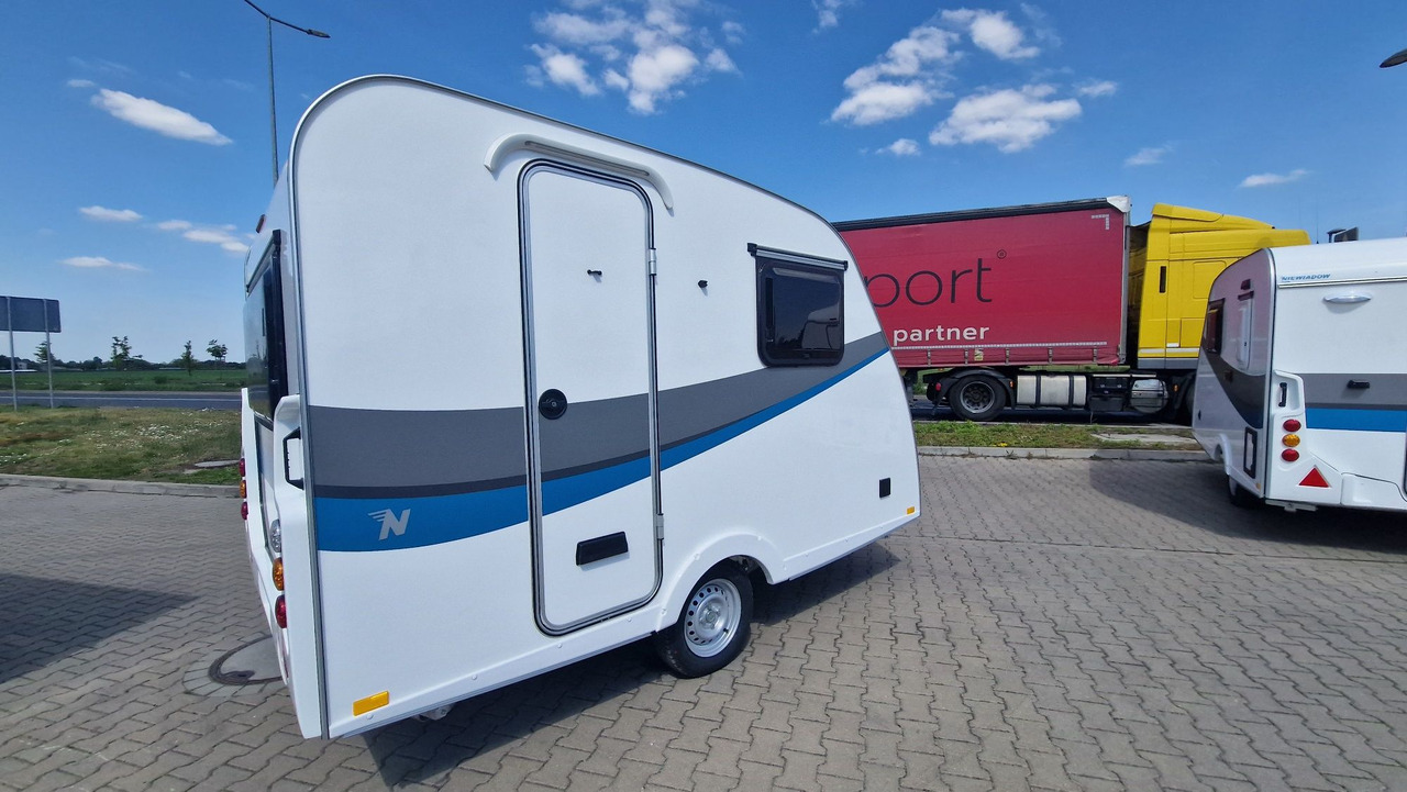 N-SPORT Niewiadów Kempingowa dla 3 osób DMC 750kg. - Lakókocsi: 3 kép. N-SPORT Niewiadów Kempingowa dla 3 osób DMC 750kg. - Lakókocsi: 3 kép.