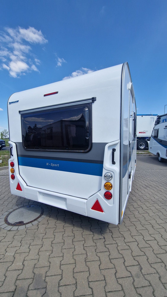 N-SPORT Niewiadów Kempingowa dla 3 osób DMC 750kg. - Lakókocsi: 1 kép. N-SPORT Niewiadów Kempingowa dla 3 osób DMC 750kg. - Lakókocsi: 1 kép.