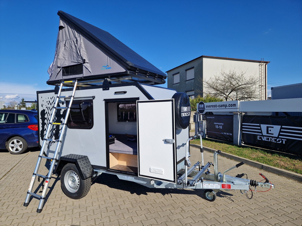 NOWA 2024r. Przyczepa Wyprawowa Turystyczna Off-ROAD Everest MT-CAMP - Lakókocsi: 3 kép. NOWA 2024r. Przyczepa Wyprawowa Turystyczna Off-ROAD Everest MT-CAMP - Lakókocsi: 3 kép.