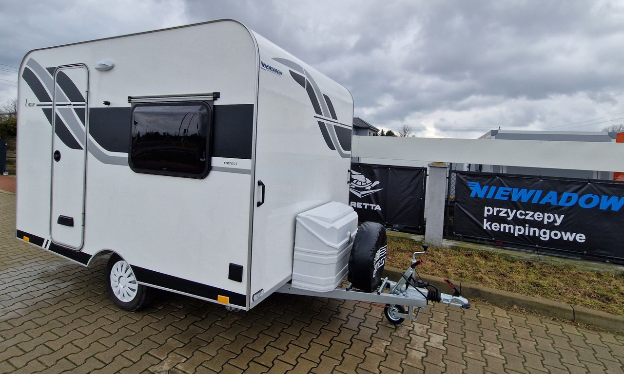 NTL-LAZUR Niewiadów z roku 2025. Przyczepa kempingowa dla 3 osób - Lakókocsi: 5 kép. NTL-LAZUR Niewiadów z roku 2025. Przyczepa kempingowa dla 3 osób - Lakókocsi: 5 kép.