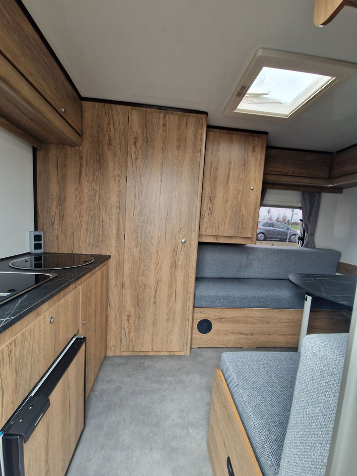 NTL-LAZUR Niewiadów z roku 2025. Przyczepa kempingowa dla 3 osób - Lakókocsi: 1 kép. NTL-LAZUR Niewiadów z roku 2025. Przyczepa kempingowa dla 3 osób - Lakókocsi: 1 kép.