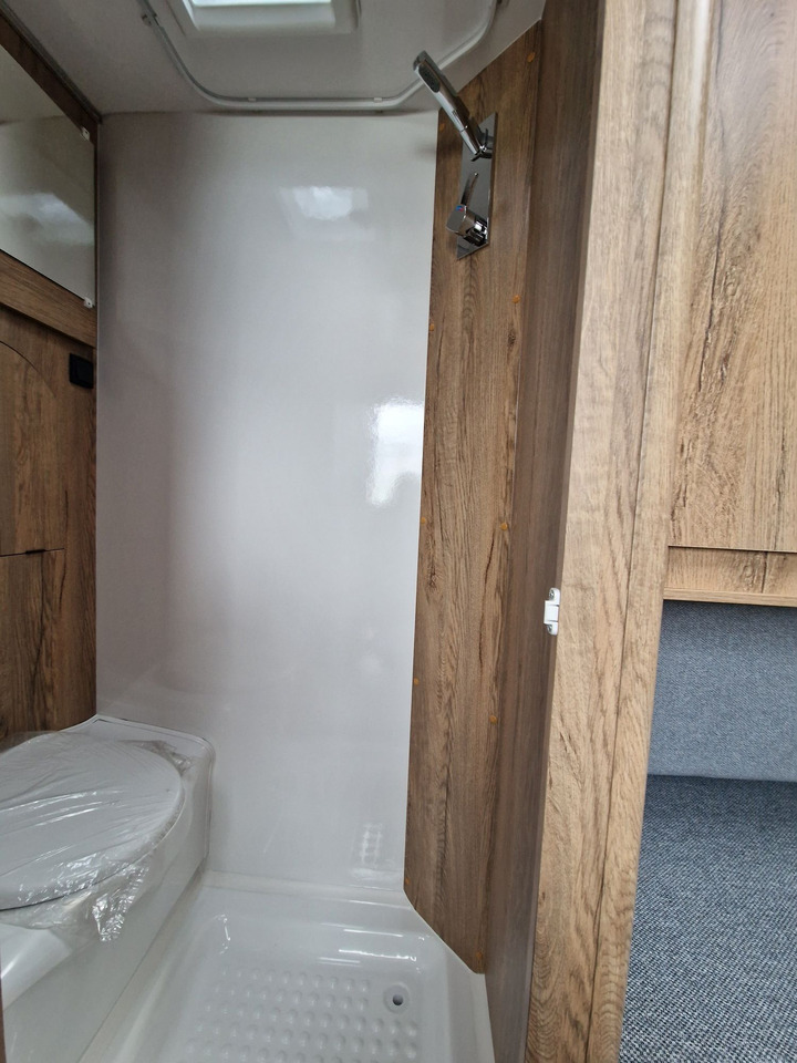 NTL-LAZUR Niewiadów z roku 2025. Przyczepa kempingowa dla 3 osób - Lakókocsi: 2 kép. NTL-LAZUR Niewiadów z roku 2025. Przyczepa kempingowa dla 3 osób - Lakókocsi: 2 kép.