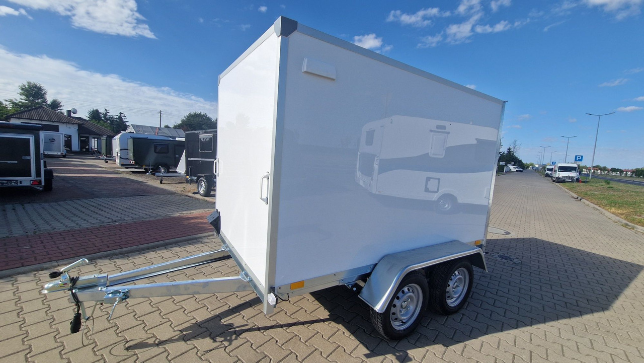 Nowa Przyczepa Furgon Kontener transportowy ABS 250 z rampą - Pótkocsi dobozos: 1 kép. Nowa Przyczepa Furgon Kontener transportowy ABS 250 z rampą - Pótkocsi dobozos: 1 kép.