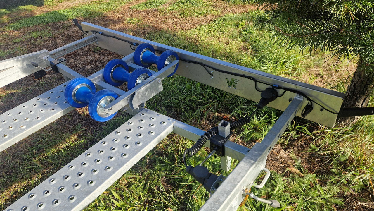 Nowa Przyczepa Podłodziowa 3500kg do 10M Niewiadów P3585HT - Csónakszállító utánfutó: 2 kép. Nowa Przyczepa Podłodziowa 3500kg do 10M Niewiadów P3585HT - Csónakszállító utánfutó: 2 kép.