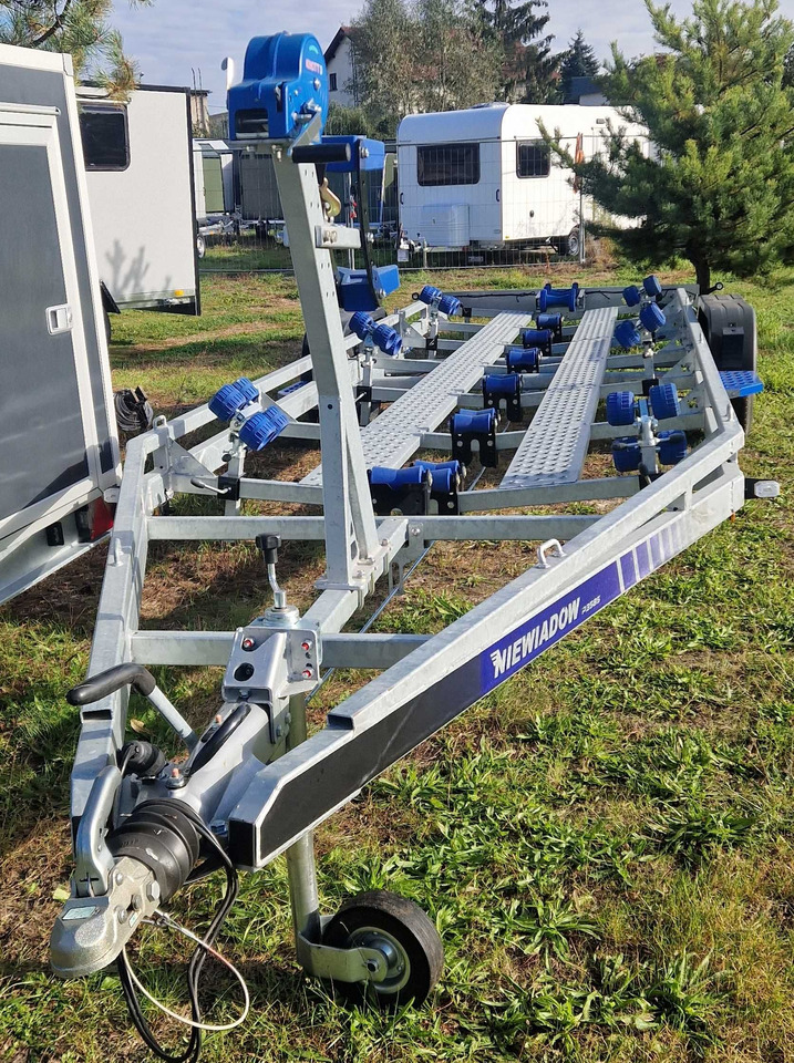 Nowa Przyczepa Podłodziowa 3500kg do 10M Niewiadów P3585HT - Csónakszállító utánfutó: 1 kép. Nowa Przyczepa Podłodziowa 3500kg do 10M Niewiadów P3585HT - Csónakszállító utánfutó: 1 kép.