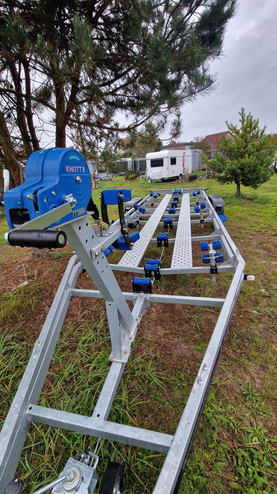 Nowa Przyczepa Podłodziowa 3500kg do 10M Niewiadów P3585HT - Csónakszállító utánfutó: 3 kép. Nowa Przyczepa Podłodziowa 3500kg do 10M Niewiadów P3585HT - Csónakszállító utánfutó: 3 kép.