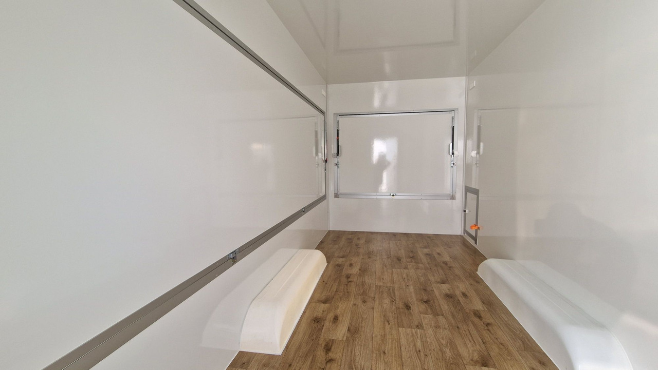 Przyczepa Gastronomiczna Handlowa FoodTruck - Büfékocsi: 4 kép. Przyczepa Gastronomiczna Handlowa FoodTruck - Büfékocsi: 4 kép.