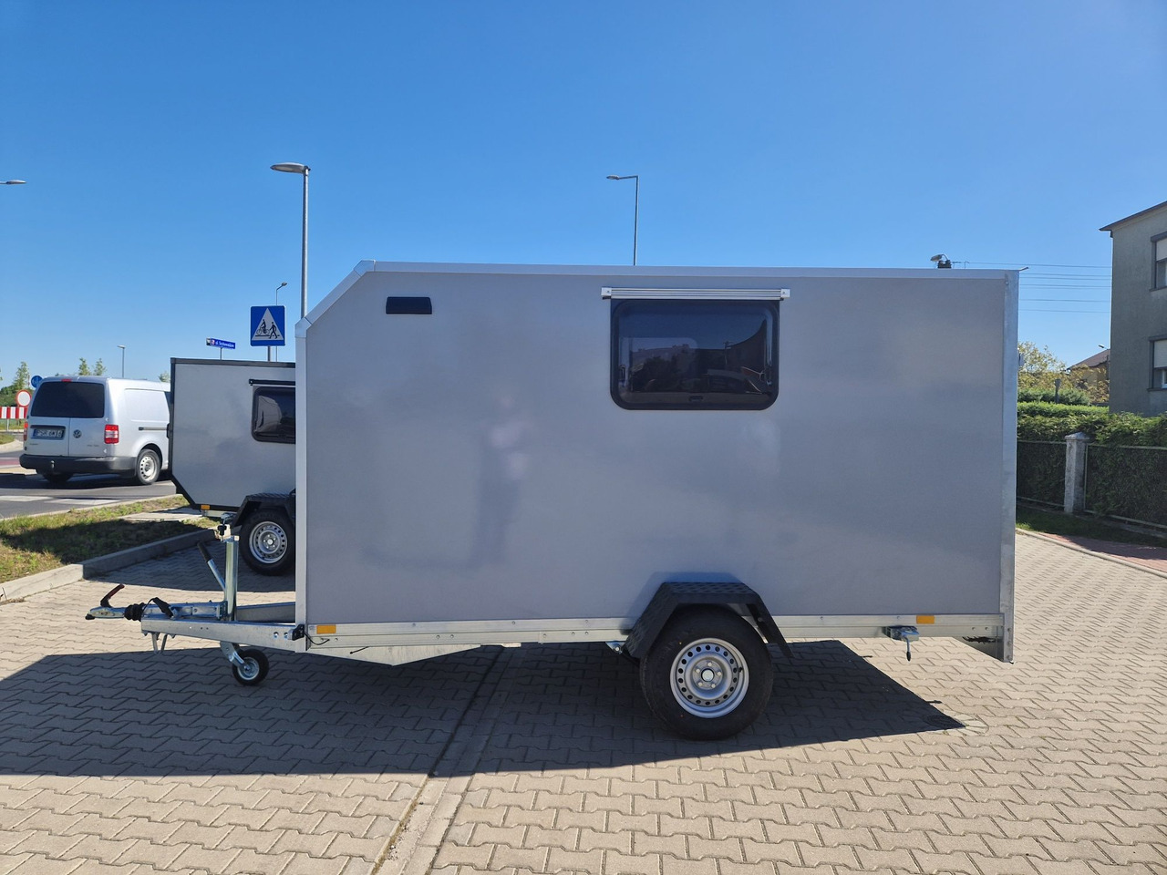 Przyczepa kempingowa Motocamp dla motocykla - Lakókocsi: 4 kép. Przyczepa kempingowa Motocamp dla motocykla - Lakókocsi: 4 kép.