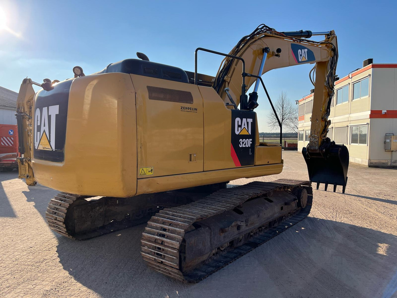 Caterpillar 320FL - Lánctalpas kotró: 3 kép. Caterpillar 320FL - Lánctalpas kotró: 3 kép.