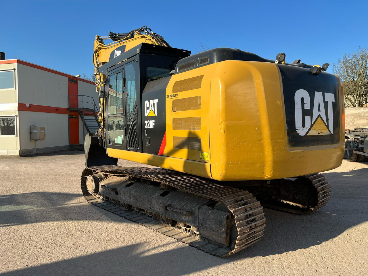 Caterpillar 320FL - Lánctalpas kotró: 2 kép. Caterpillar 320FL - Lánctalpas kotró: 2 kép.