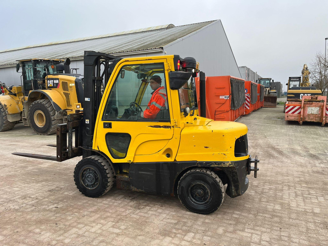 Hyster H4.5 - Dízel targonca: 2 kép. Hyster H4.5 - Dízel targonca: 2 kép.