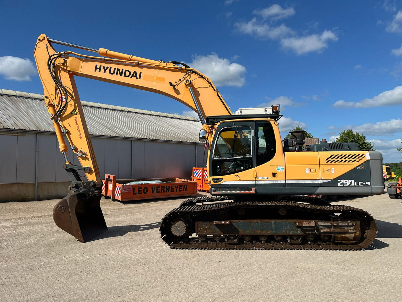 Hyundai Robex 290-9 - Lánctalpas kotró: 2 kép. Hyundai Robex 290-9 - Lánctalpas kotró: 2 kép.