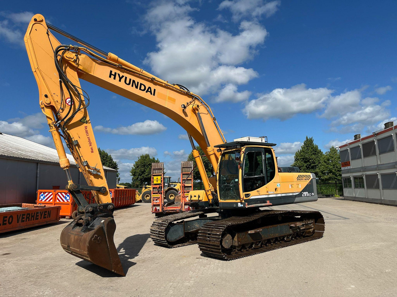 Hyundai Robex 290-9 - Lánctalpas kotró: 1 kép. Hyundai Robex 290-9 - Lánctalpas kotró: 1 kép.