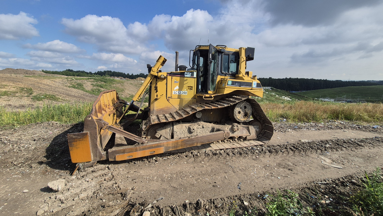 CATERPILLAR D6R II DS LGP - Buldózer: 1 kép. CATERPILLAR D6R II DS LGP - Buldózer: 1 kép.