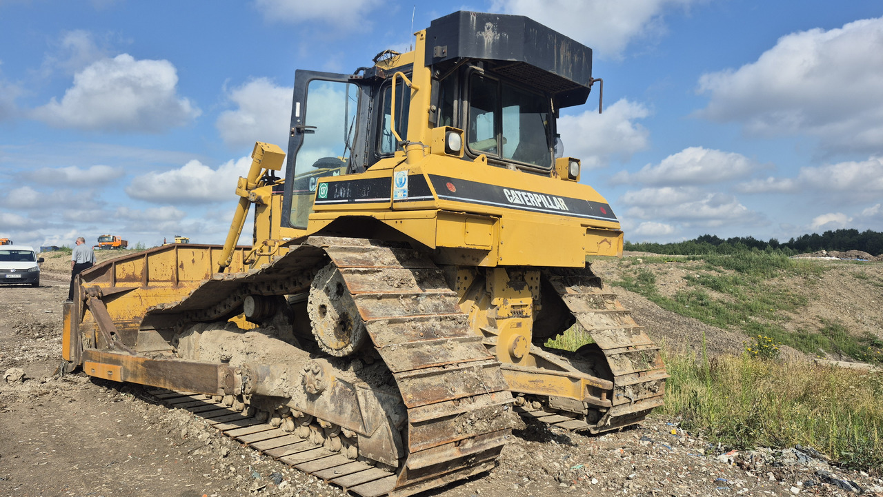 CATERPILLAR D6R II DS LGP - Buldózer: 3 kép. CATERPILLAR D6R II DS LGP - Buldózer: 3 kép.