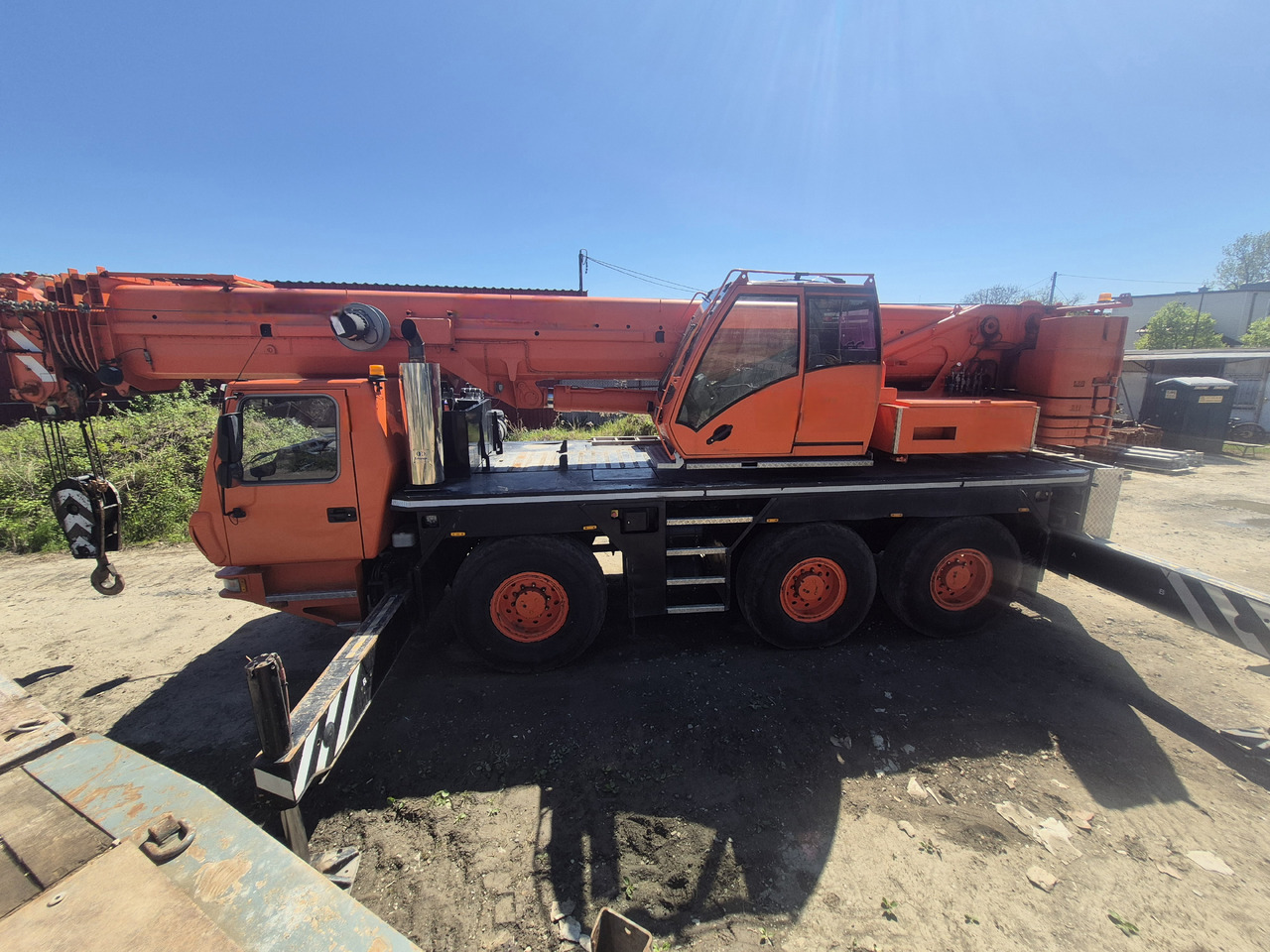 GROVE GMK3055 - Autódaru: 4 kép. GROVE GMK3055 - Autódaru: 4 kép.