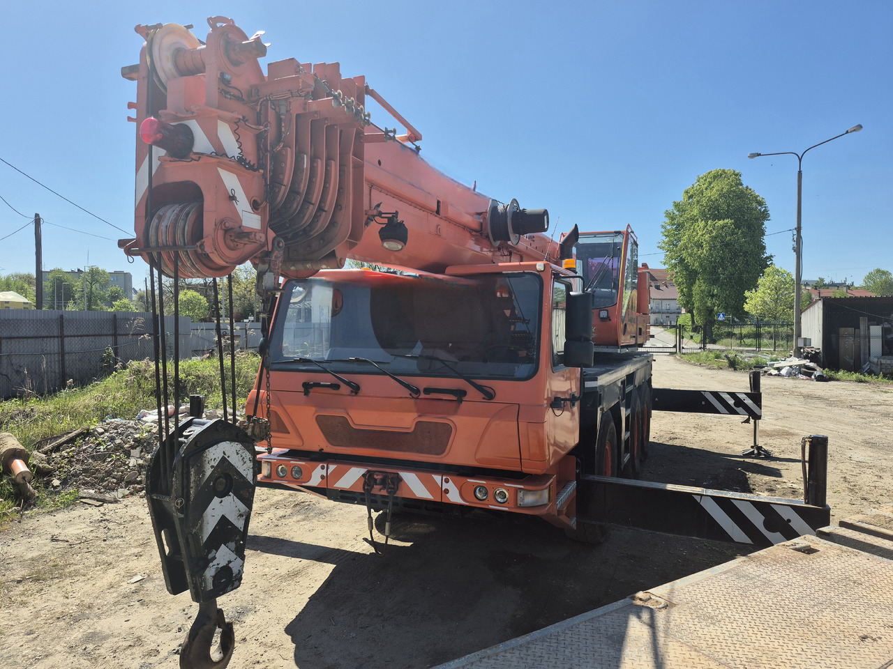 GROVE GMK3055 - Autódaru: 3 kép. GROVE GMK3055 - Autódaru: 3 kép.