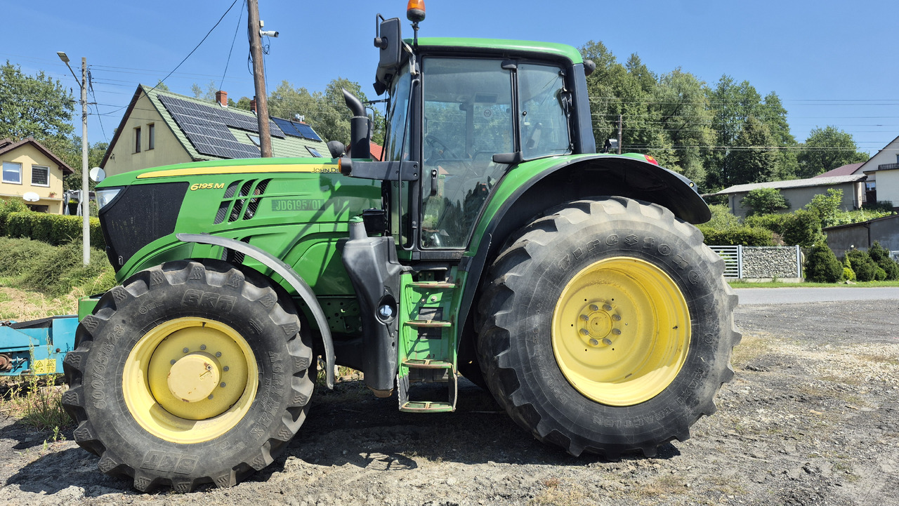 JOHN DEERE 6195M - Traktor: 3 kép. JOHN DEERE 6195M - Traktor: 3 kép.