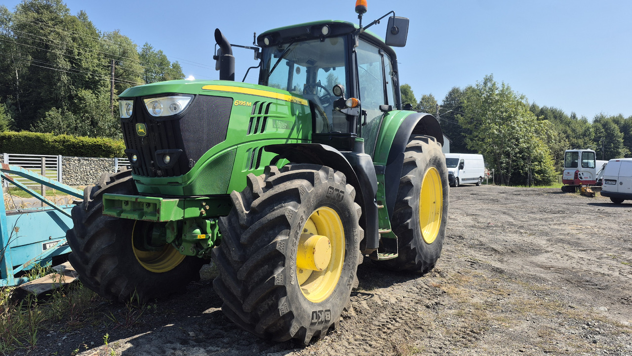 JOHN DEERE 6195M - Traktor: 1 kép. JOHN DEERE 6195M - Traktor: 1 kép.