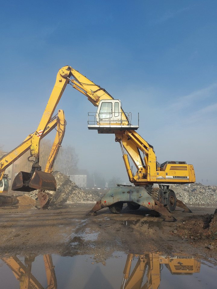 LIEBHERR A944BHD - Hulladék kotró: 1 kép. LIEBHERR A944BHD - Hulladék kotró: 1 kép.