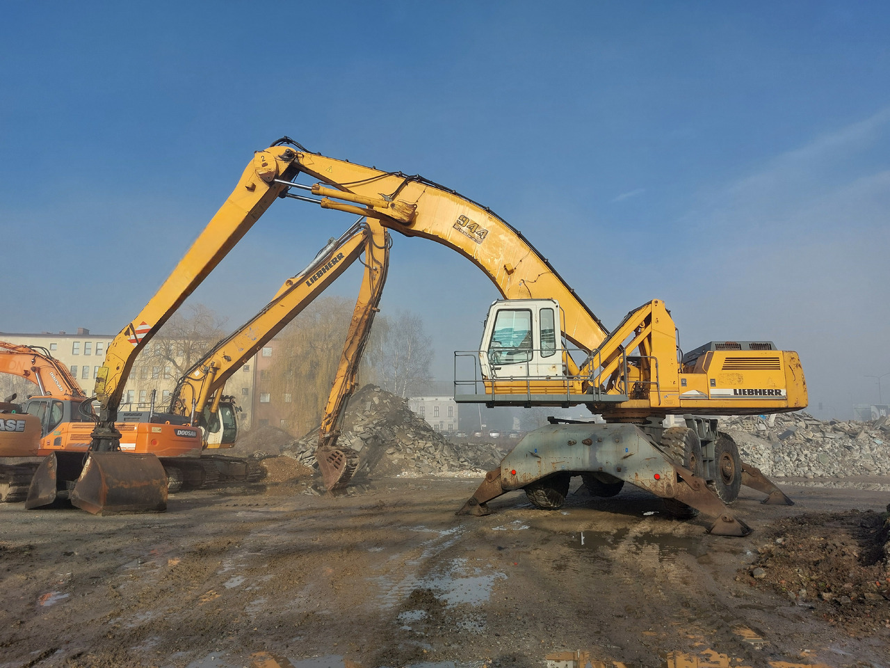 LIEBHERR A944BHD - Hulladék kotró: 2 kép. LIEBHERR A944BHD - Hulladék kotró: 2 kép.