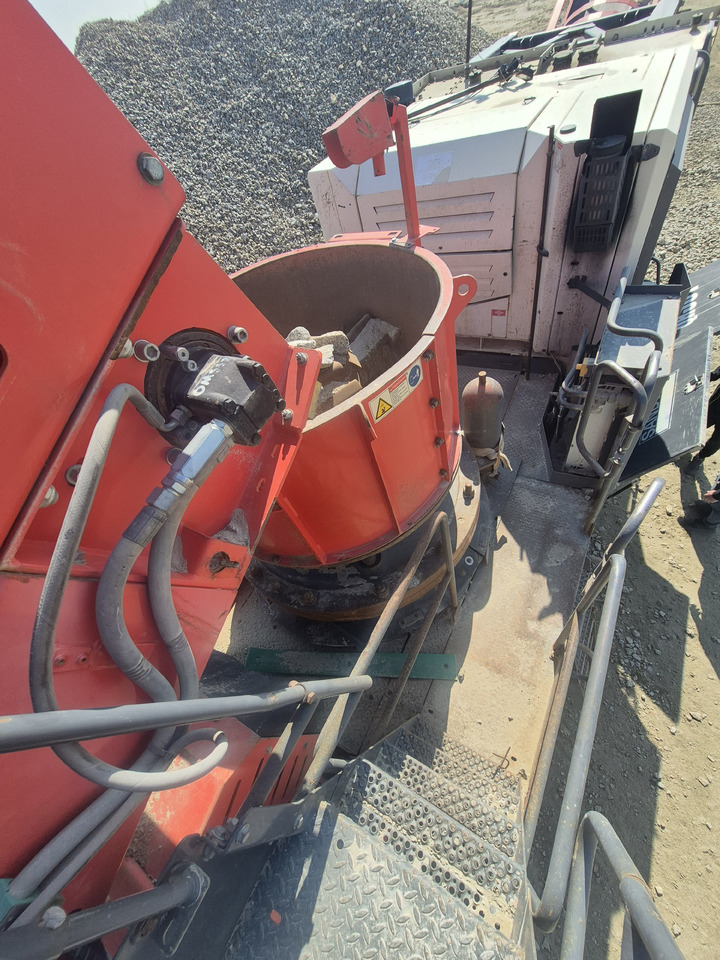 SANDVIK QH331 lízing SANDVIK QH331: 25 kép. SANDVIK QH331 lízing SANDVIK QH331: 25 kép.