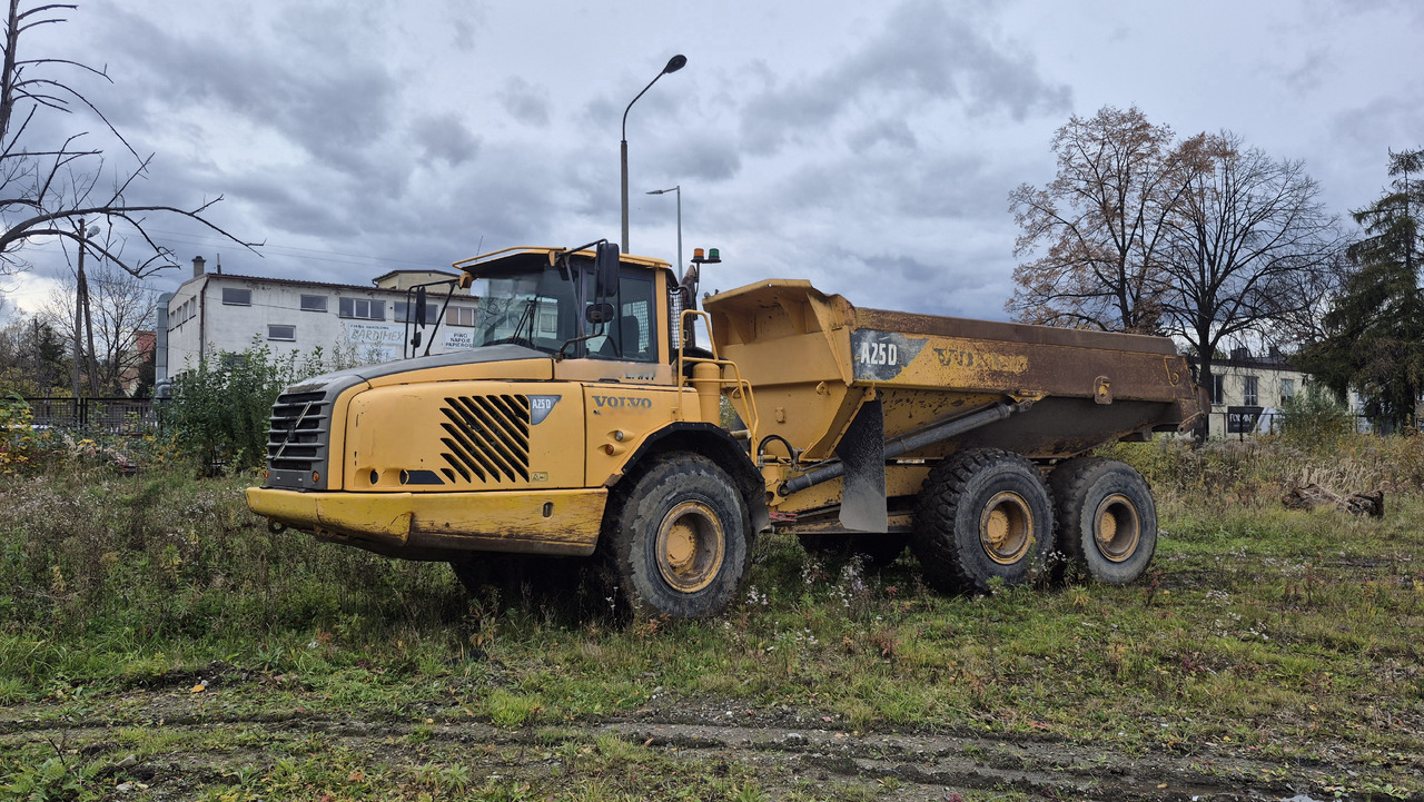 VOLVO A25D - Csuklós dömper: 2 kép. VOLVO A25D - Csuklós dömper: 2 kép.