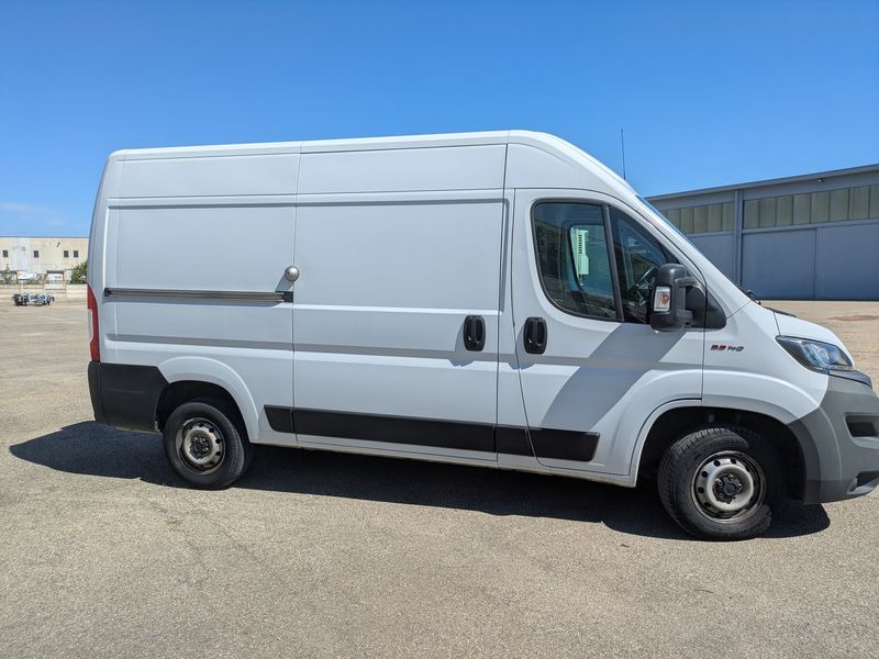 Furgone FIAT Ducato - 2021 furgone alto corto (L3H3) - Furgon: 2 kép. Furgone FIAT Ducato - 2021 furgone alto corto (L3H3) - Furgon: 2 kép.