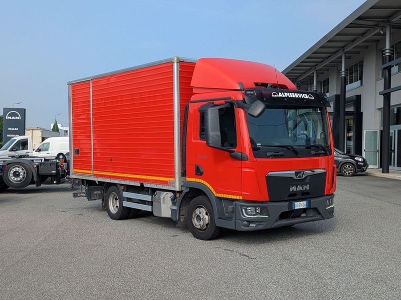 MAN TGL Cubo con pedana 7,5 tonn EURO6 MAN TGL 7,5 tonn EURO6 - Dobozos felépítményű teherautó: 1 kép. MAN TGL Cubo con pedana 7,5 tonn EURO6 MAN TGL 7,5 tonn EURO6 - Dobozos felépítményű teherautó: 1 kép.