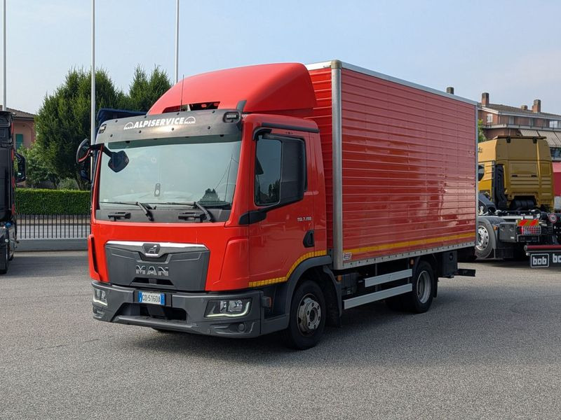 MAN TGL Cubo con pedana 7,5 tonn EURO6 MAN TGL 7,5 tonn EURO6 - Dobozos felépítményű teherautó: 2 kép. MAN TGL Cubo con pedana 7,5 tonn EURO6 MAN TGL 7,5 tonn EURO6 - Dobozos felépítményű teherautó: 2 kép.