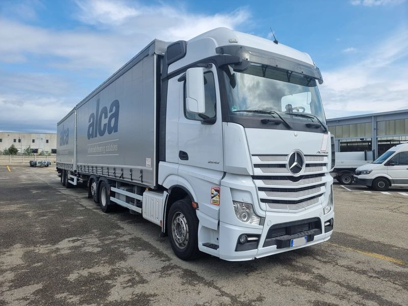 MERCEDES ACTROS MOTRICE + BIGA ACTROS 26.45 - Ponyvás teherautó: 2 kép. MERCEDES ACTROS MOTRICE + BIGA ACTROS 26.45 - Ponyvás teherautó: 2 kép.