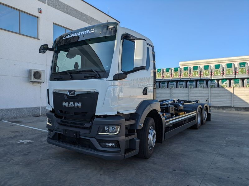 MOTRICE MAN 6x2 CON GANCIO SCARRABILE MAN TGS 26.480 6x2-4 BL CH - Horgos rakodó teherautó: 1 kép. MOTRICE MAN 6x2 CON GANCIO SCARRABILE MAN TGS 26.480 6x2-4 BL CH - Horgos rakodó teherautó: 1 kép.