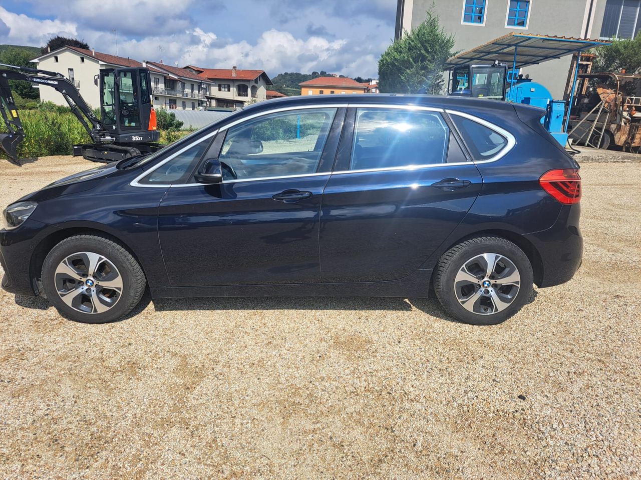 BMW 216 D ACTIVE TOURER - Szedán: 2 kép. BMW 216 D ACTIVE TOURER - Szedán: 2 kép.